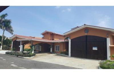 130008 - Maria chiquita - houses