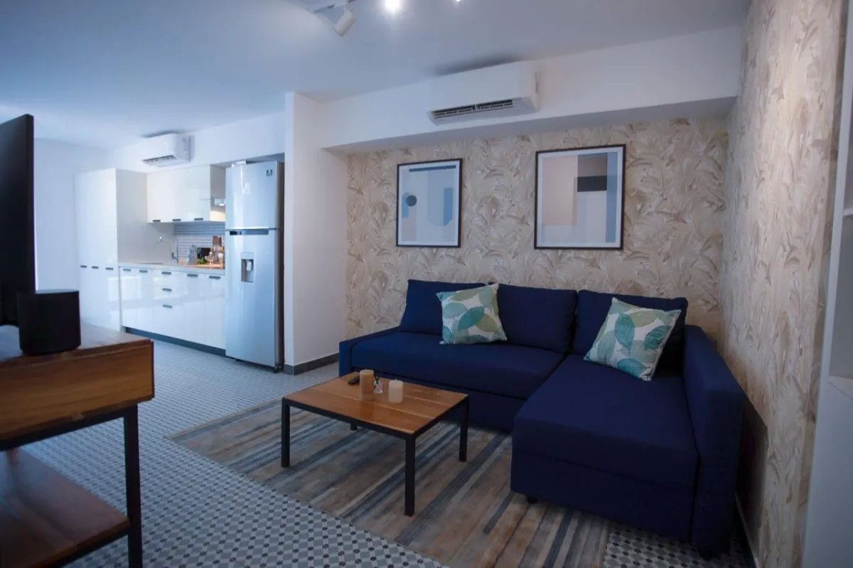 Venta de apartamento amoblado en Red Plaza, Casco antiguo, Santa Ana