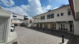 135916 - Casco Antiguo - commercials