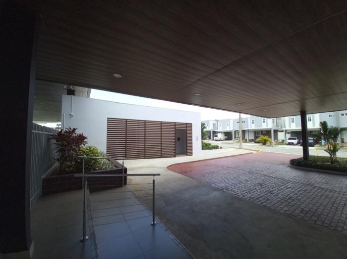 Venta de casa reposeída ph victoria, paseo del norte