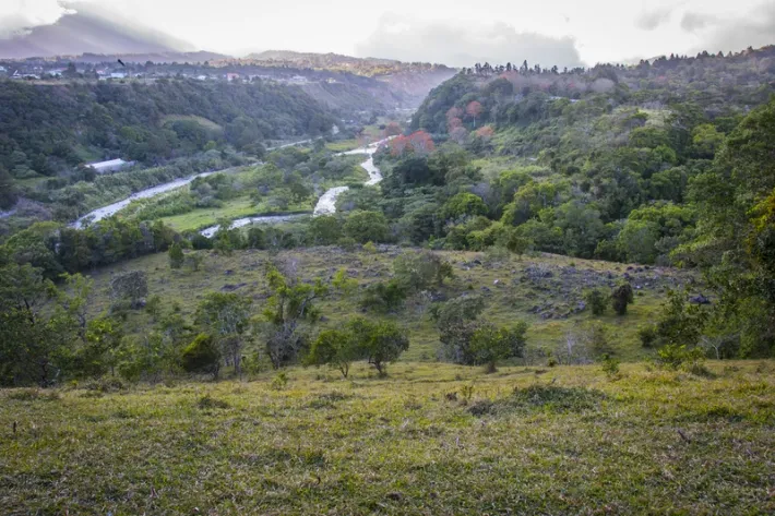 Precioso piso de la granja en el r