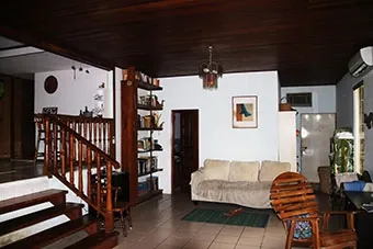 Lote en esquina en venta, justo al otro lado de la calle del parque en Llanos de Curundu