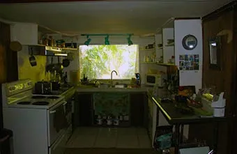 Lote en esquina en venta, justo al otro lado de la calle del parque en Llanos de Curundu