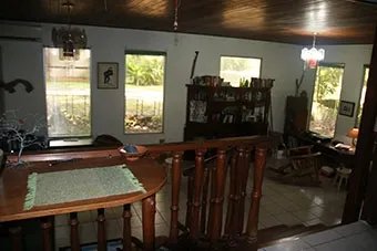 Lote en esquina en venta, justo al otro lado de la calle del parque en Llanos de Curundu