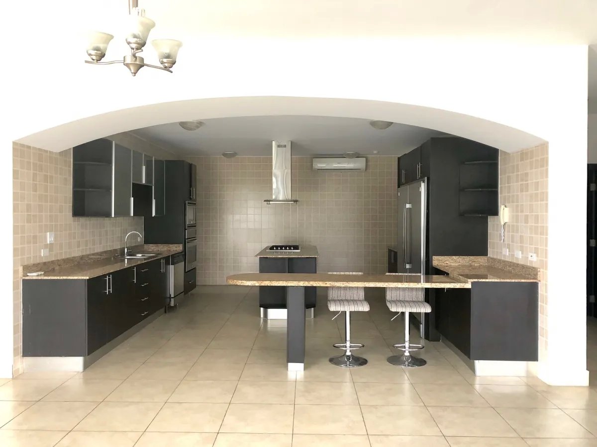 Apartamento de 3 Dormitorios con vistas a la Bah
