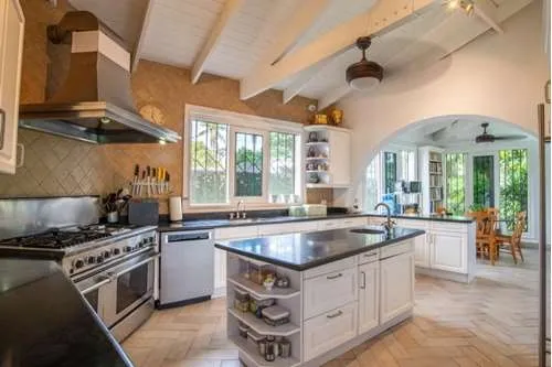 Se Vende Mansion en Los Altos del Golf