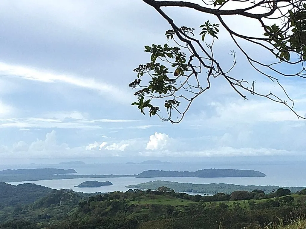 Vistas de 360° en colina con acceso a marina en Las Lajas de Tolé, Guabalá, Chiriquí