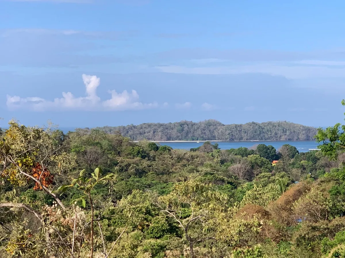 PROPIEDAD EN VENTA EN SANTA CATALINA CON VISTAS PANORAMICAS AL MAR