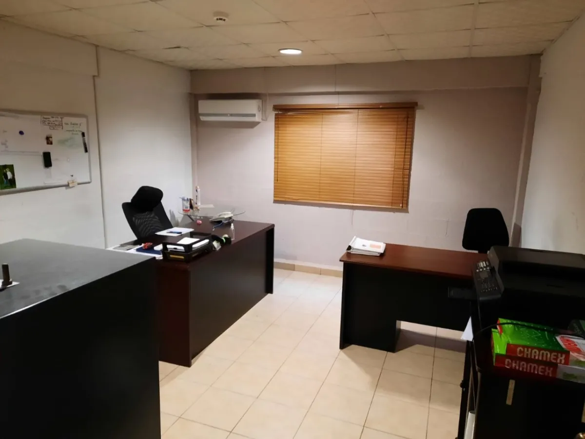 Enorme taller, oficinas y casa en un gran terreno