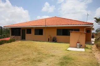 Gran casa con excelentes vistas a la monta