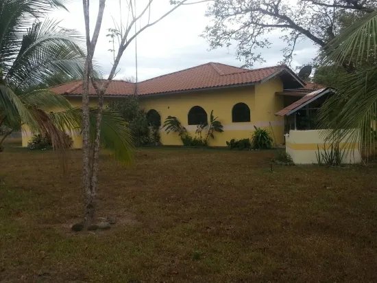 Casa de campo en gran lote en cochea abajo cerca de david