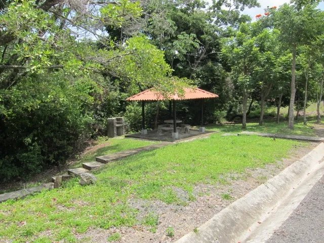 Hermoso lote frente dos parques