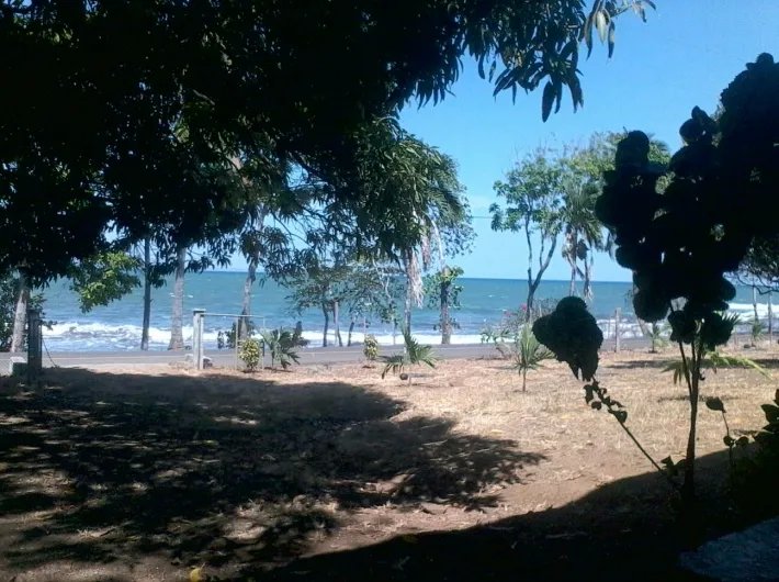 Lote con frente a playa.