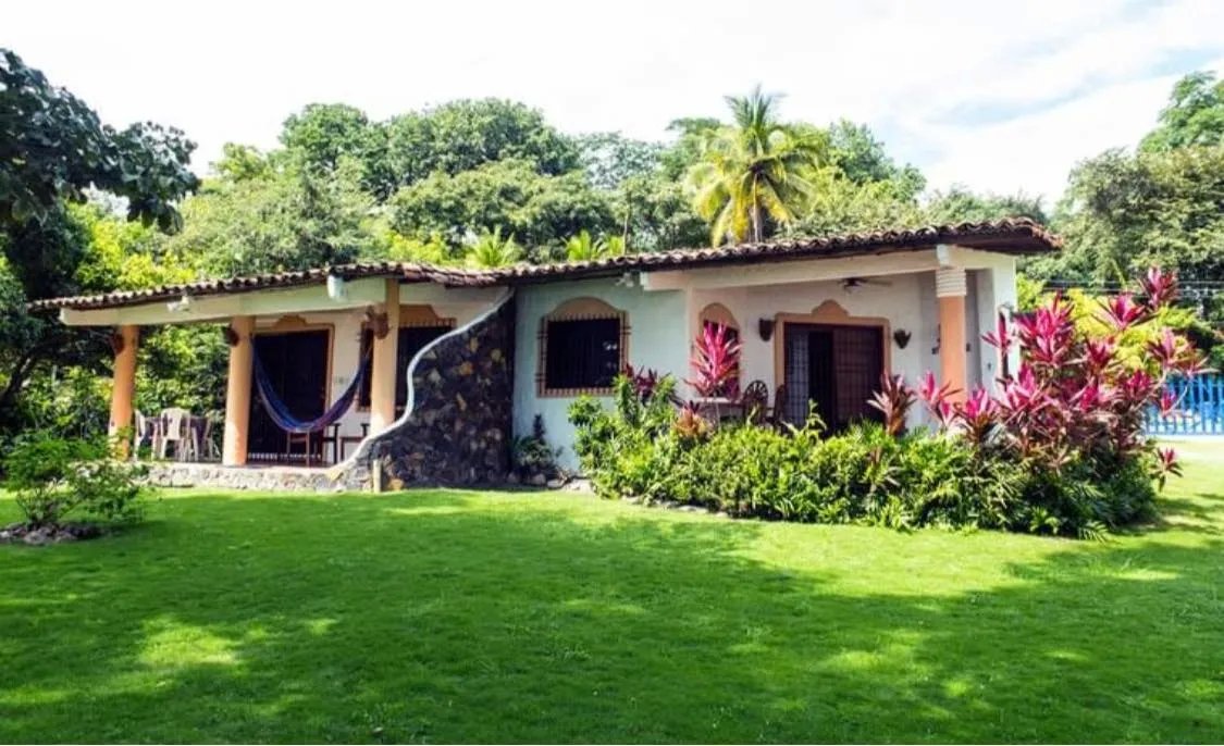 Se alquila casa frente al mar en playa el palmar, san carlos, panamá