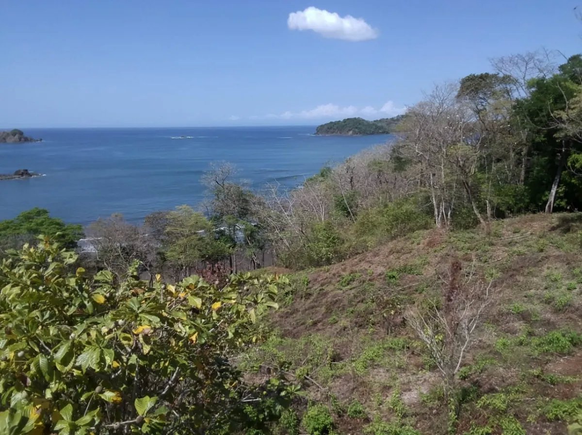 Se vende propiedad en playa gorgona, bahia de san lorenzo