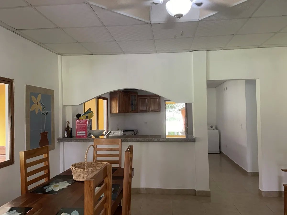 Gran casa de familia cerca de puerto armuelles