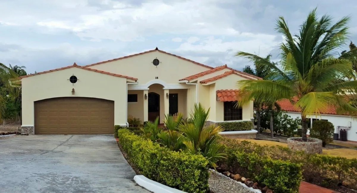 Se alquila casa  de 3 habitaciones en hacienda pacifica, san carlos