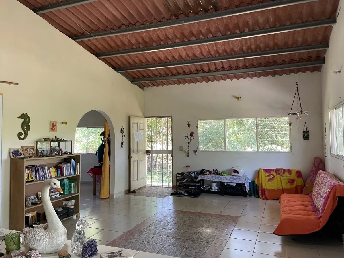 Casa asequible con potencial en gualaca - con opcion de financiamiento...