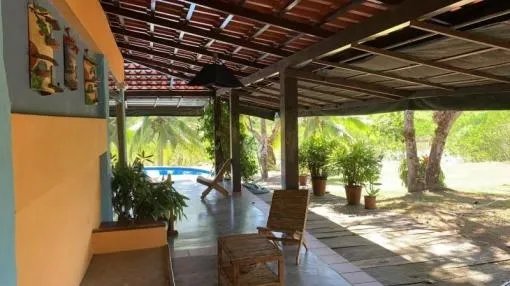 Gran terreno con dos casas en el estero de las lajas