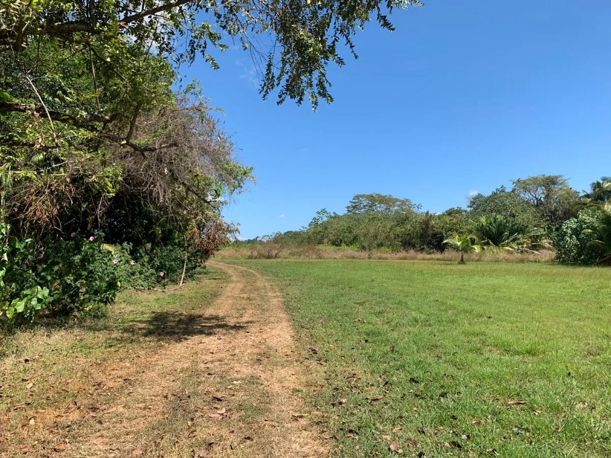 Se vende lote de 2800 metros cuadrados, en lago bay, veraguas; cerca de santa catalina, frente a la playa.
