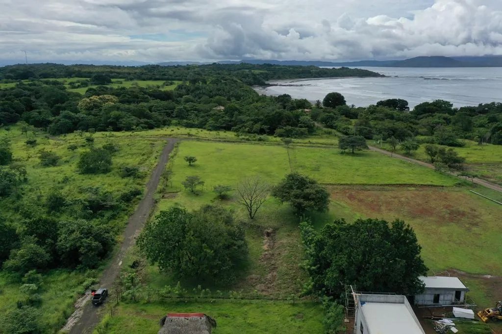 Lotes en venta en el proyecto residencial santa catalina villas, de 1000 metros cuadrados cada uno.