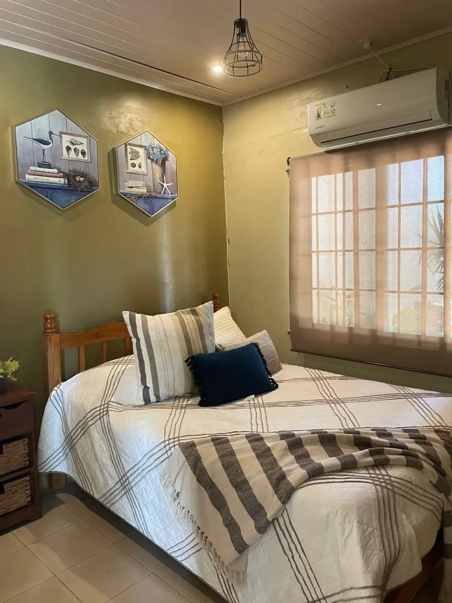 Lote comercial con casa en santa catalina pueblo centee