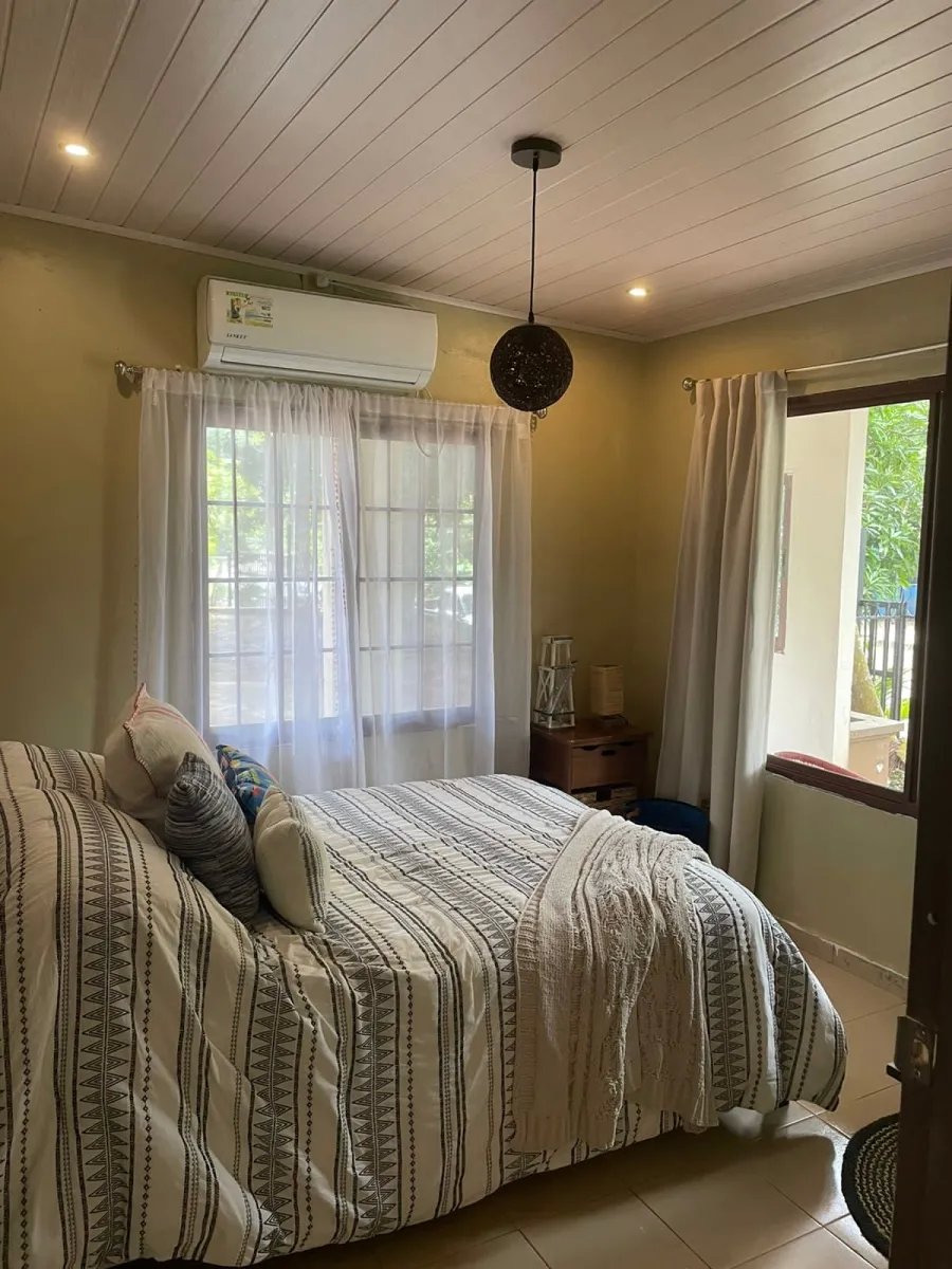 Lote comercial con casa en santa catalina pueblo centee