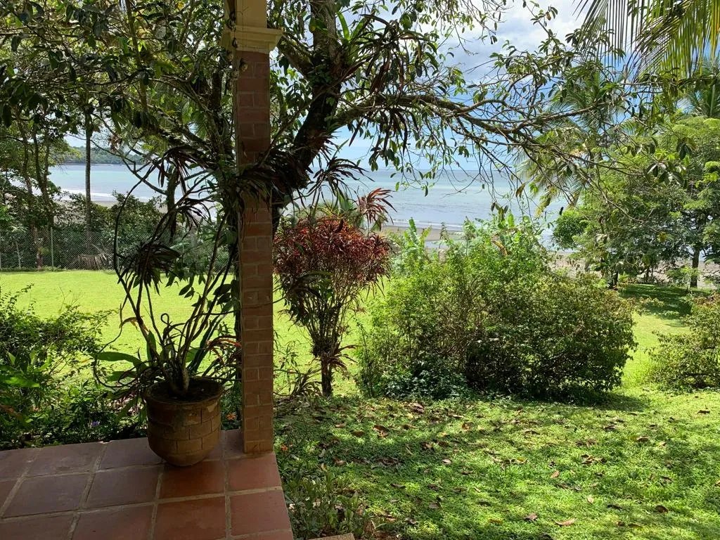 Casa frente al mar en venta, playa torio, veraguas.