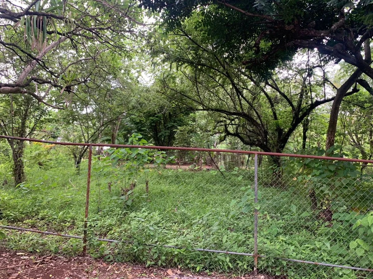 Se vende propiedad de casi 1,000 metros de terreno, en  el centro de s...