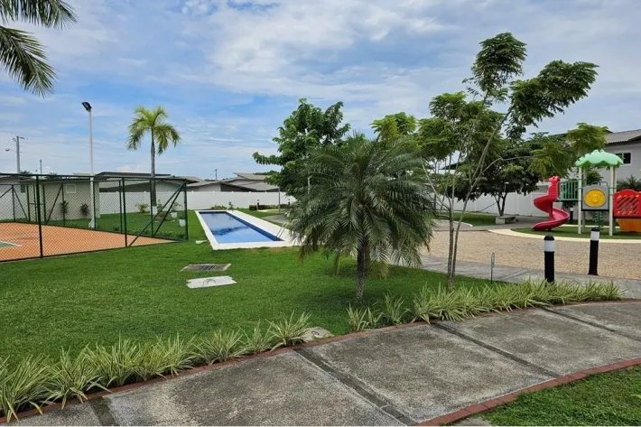 Venta de casa en villa sur, costa sur