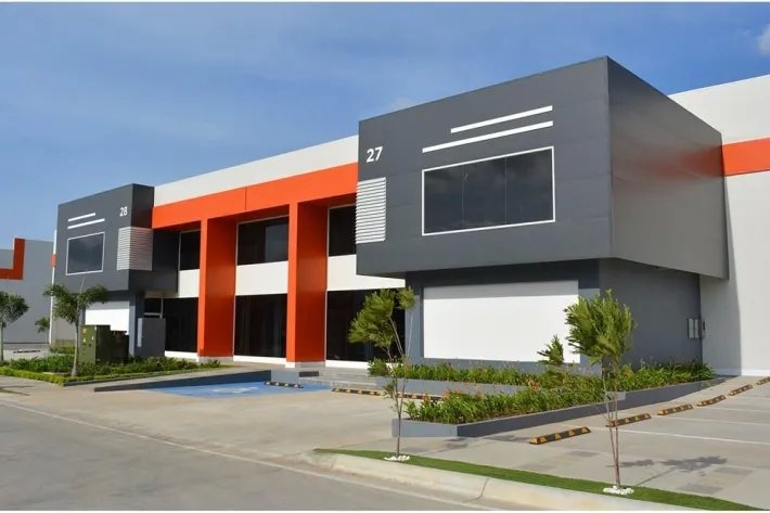 Alquiler de bodega en panapark free zone, 24 de diciembre