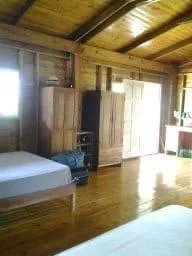 Casa de playa en zancos aislada en una hectárea de terreno