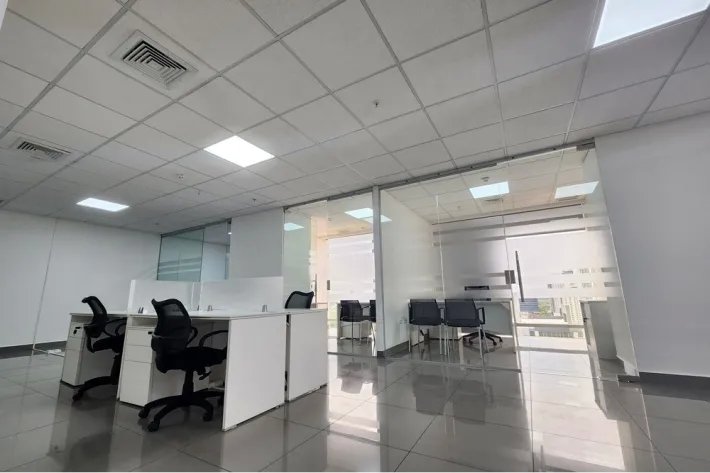 Alquiler de oficina vacía en ph torre aseguradora ancón, costa del este