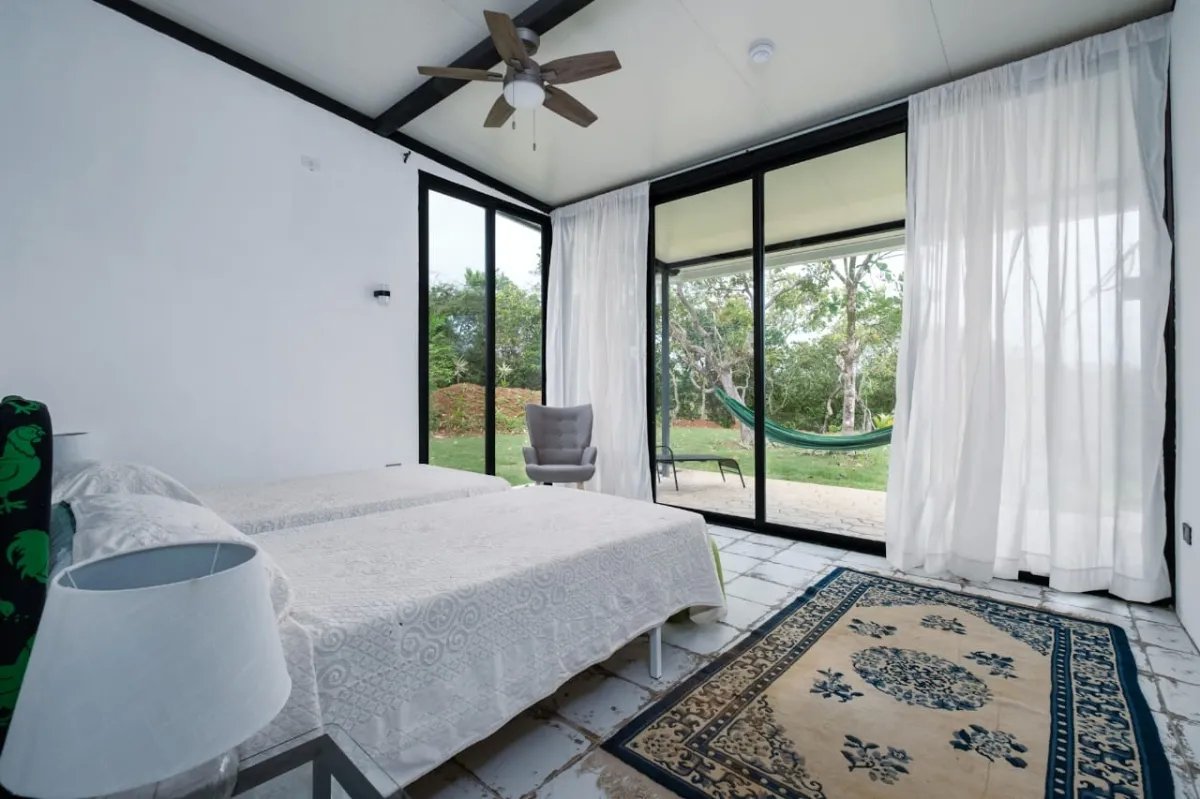 Nueva casa de buen gusto en un lote de ensueño río en la tranquilidad maravillosa no muy lejos de boquete y david