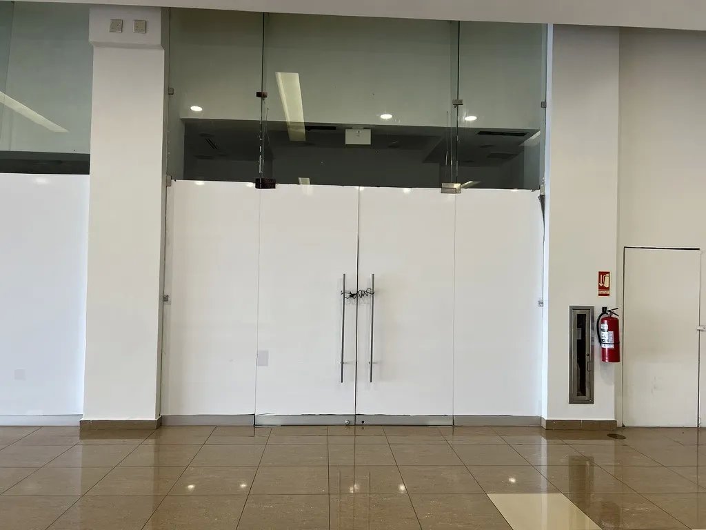 Se vende o alquila local comercial en westland mall