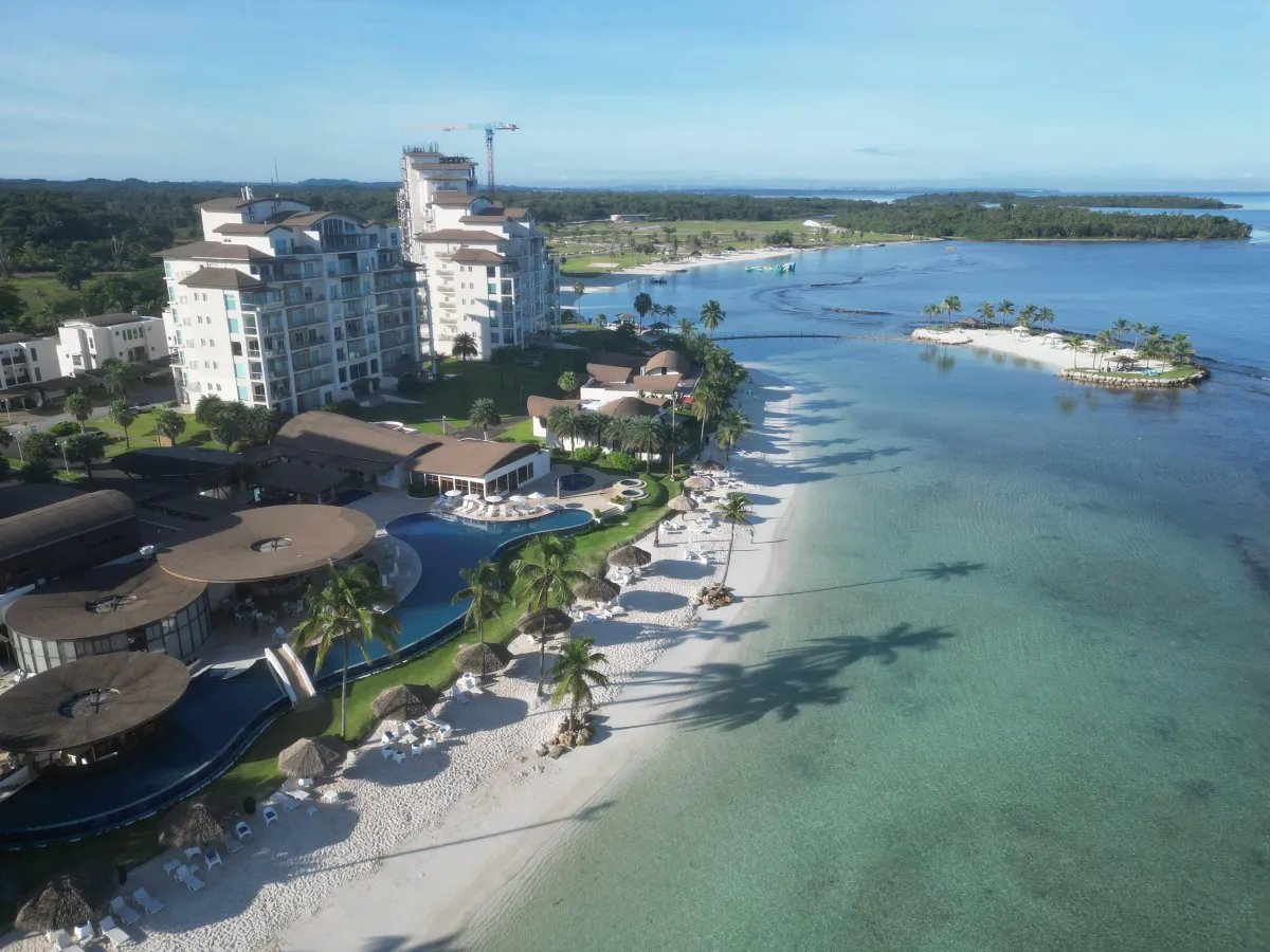 Venta de condominio en playa escondida, colón, panamá