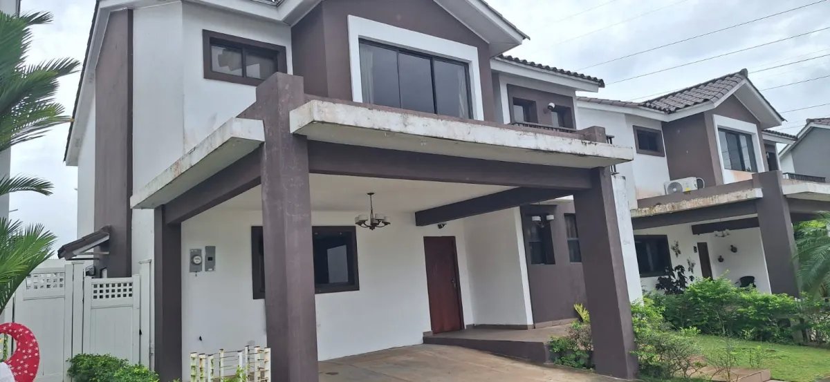 Venta de casa en p.h. olympus, brisas del golf