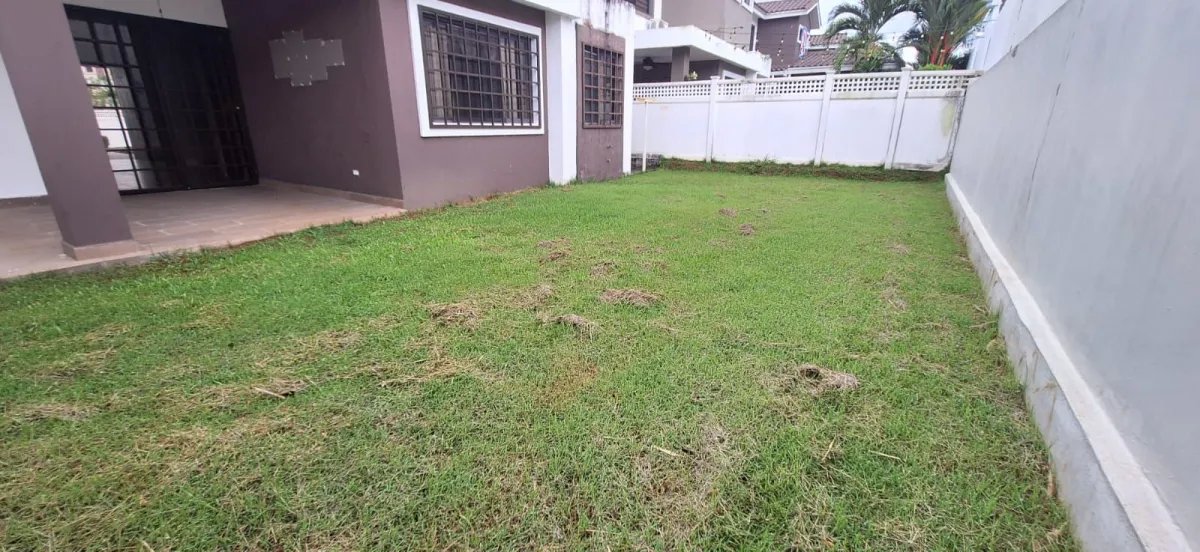 Venta de casa en p.h. olympus, brisas del golf