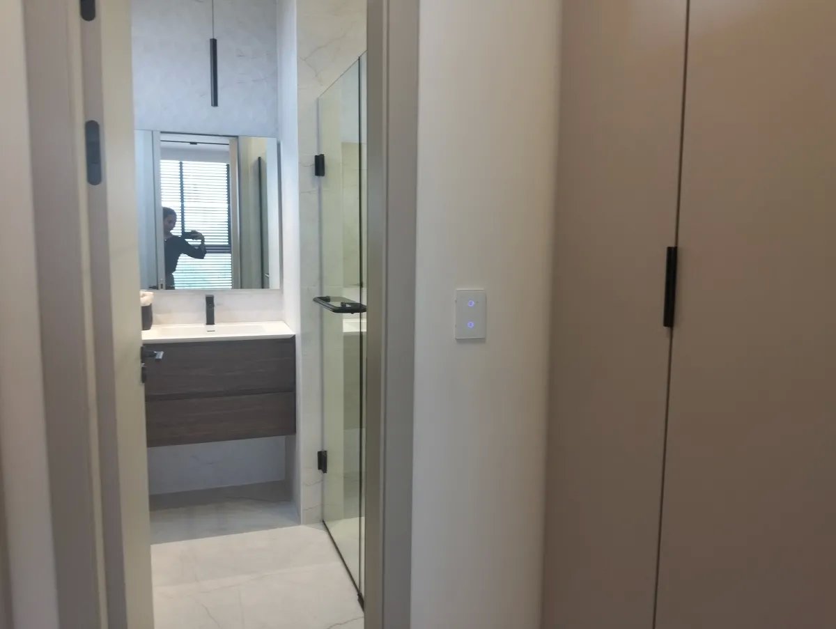 Nuevo y exclusivo apartamento cerca de costa del este/new & exclusive apartment close to costa del este