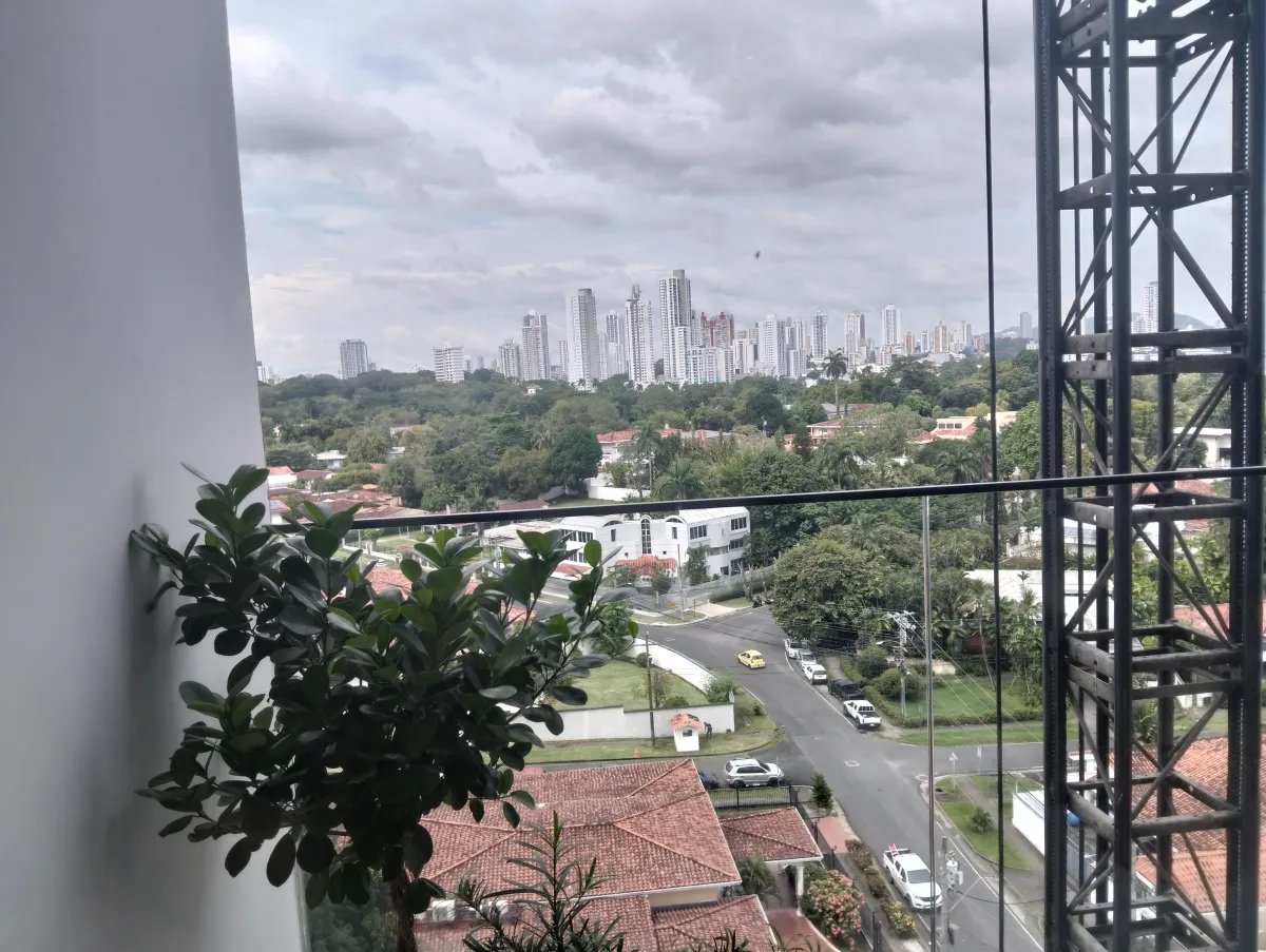 Nuevo y exclusivo apartamento cerca de costa del este/new & exclusive apartment close to costa del este
