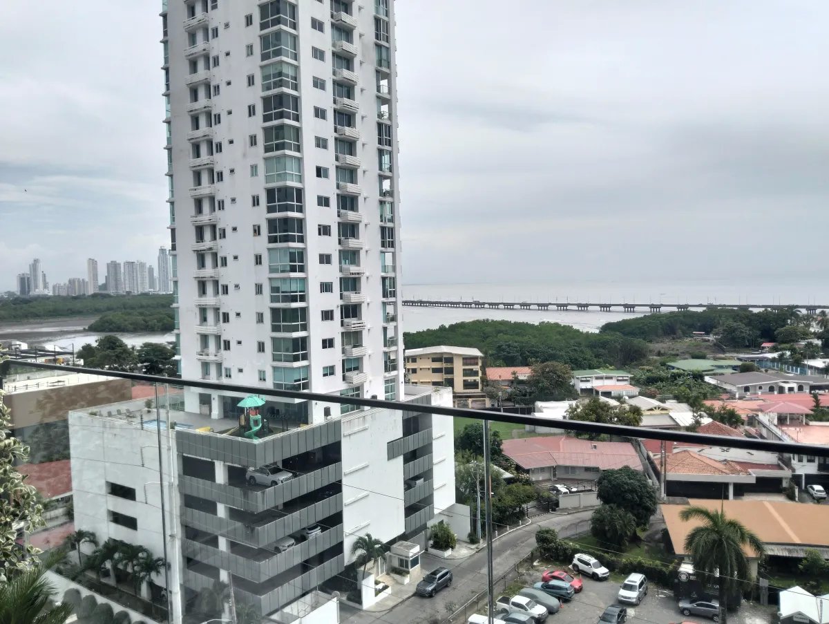 Nuevo y exclusivo apartamento cerca de costa del este/new & exclusive apartment close to costa del este