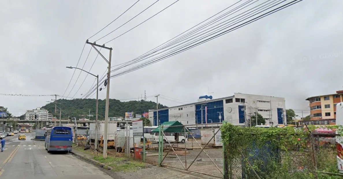 Se vende terreno comercial una cuadra de ave. balboa