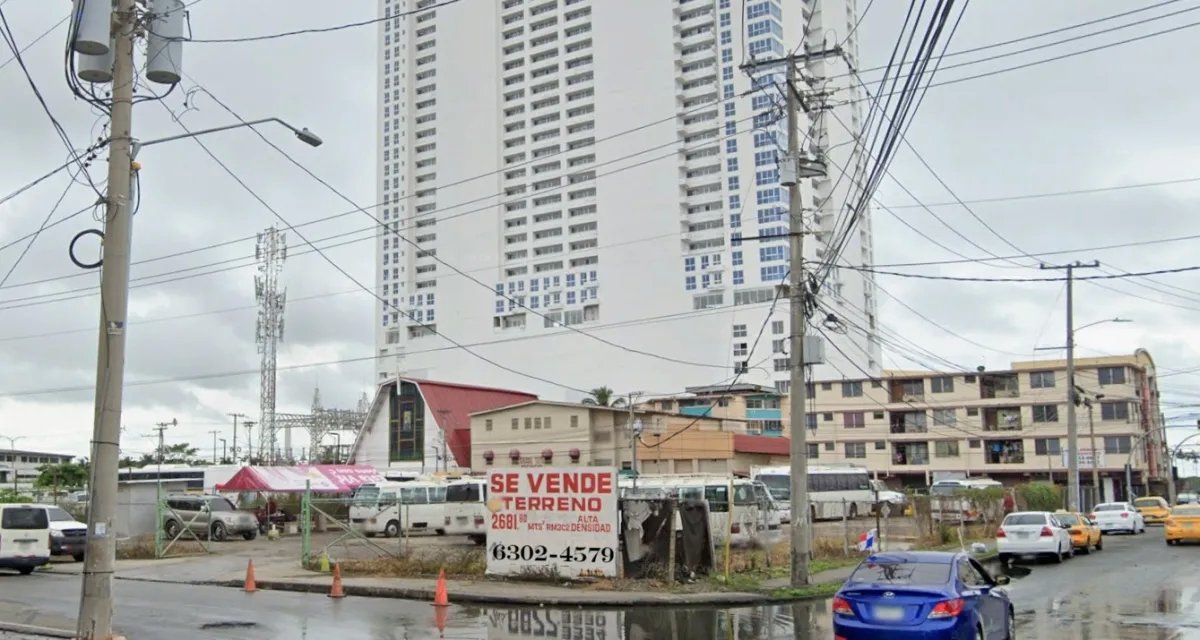 Se vende terreno comercial una cuadra de ave. balboa