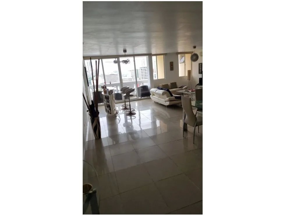 Alquiler de apartamento amoblado en obarrio, piso alto
