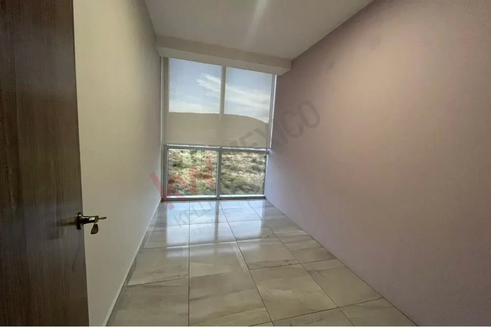 Renta consultorio en wtc juriquilla, querétaro piso 8
