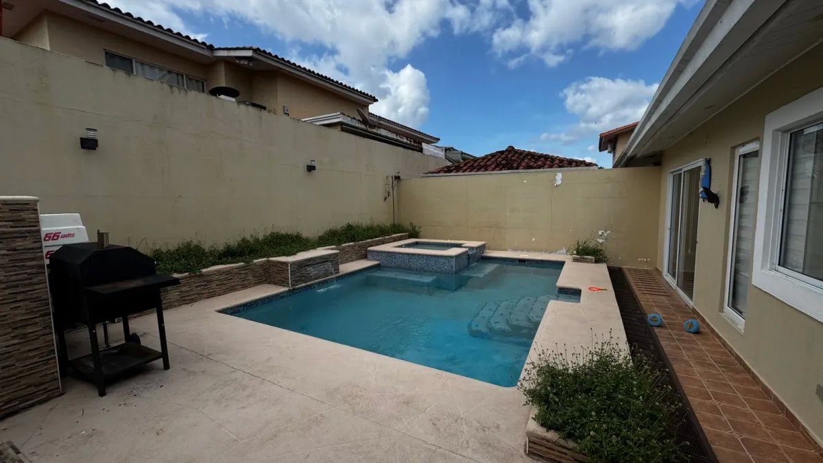 Venta de casa en ph villa tivolii, villas del golf