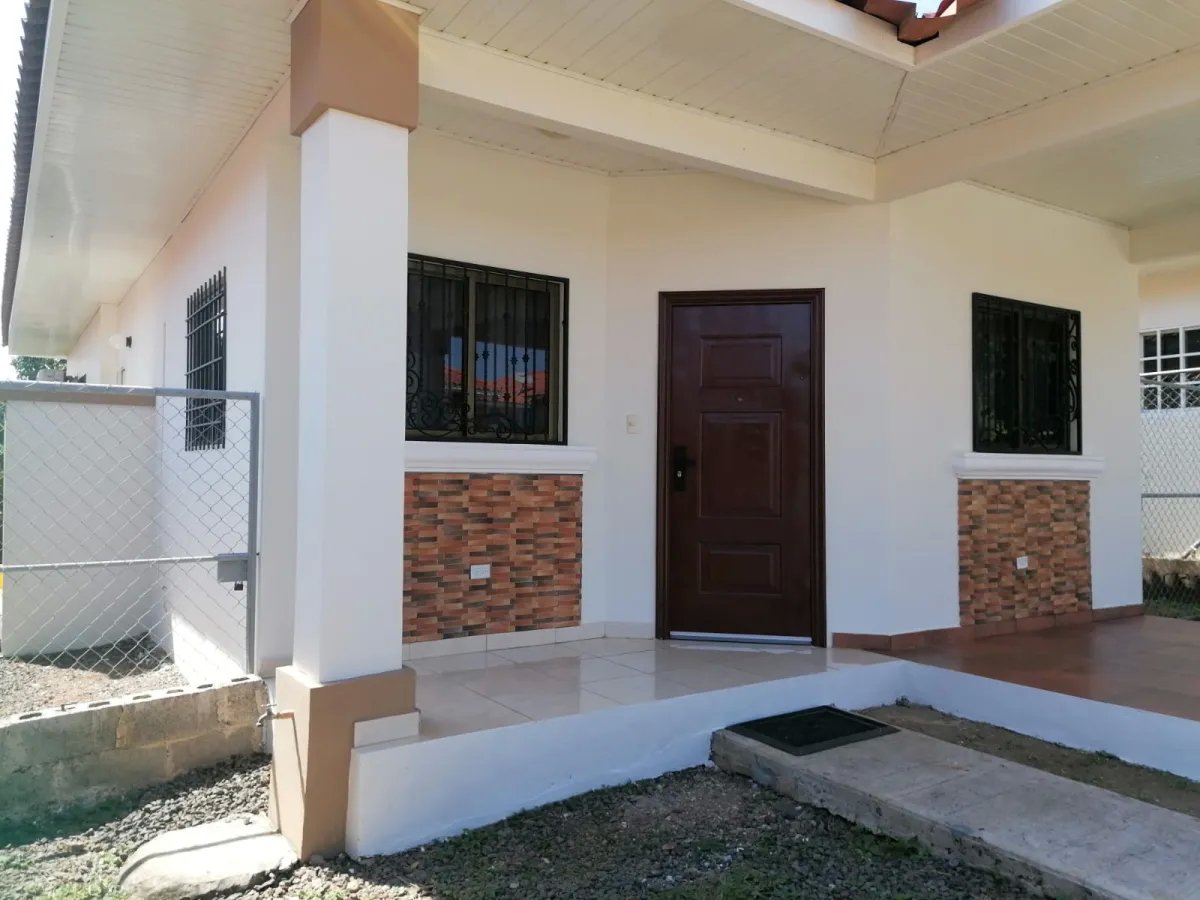 Alquiler de casa amoblada en la arena, chitré
