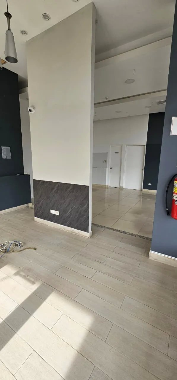 Alquiler de local en plaza signature, brisas del golf