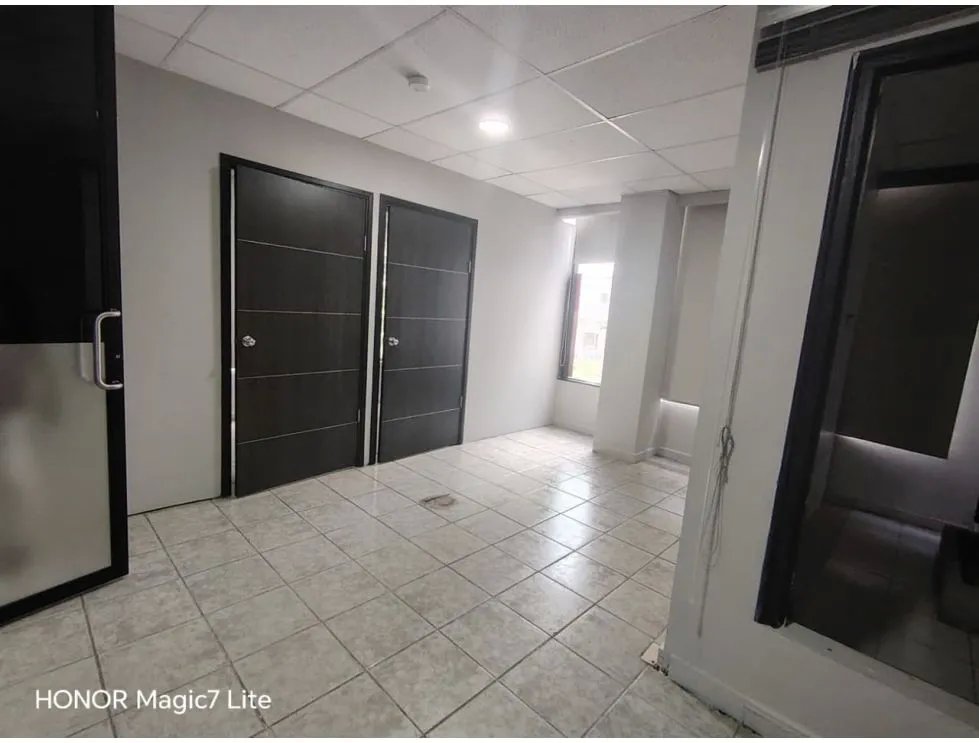 Alquiler de oficina 785m2 en edificio beta continental, obarrio