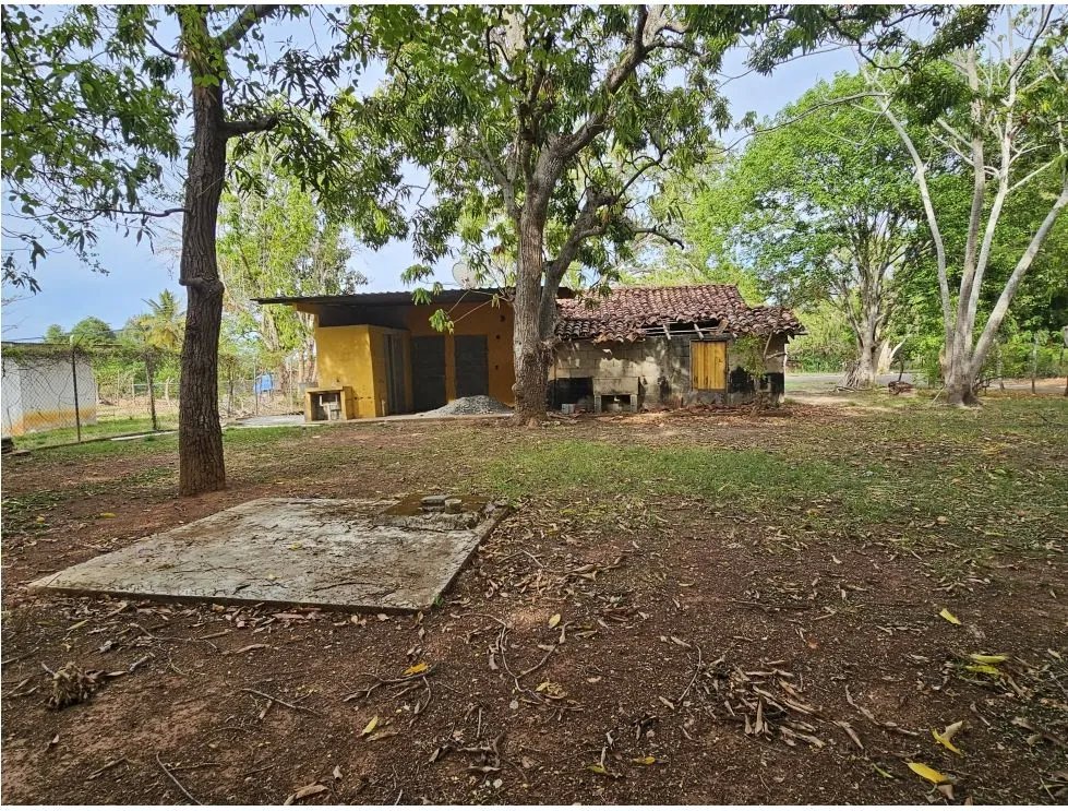 Se vende propiedad en centro de santa ana, los santos